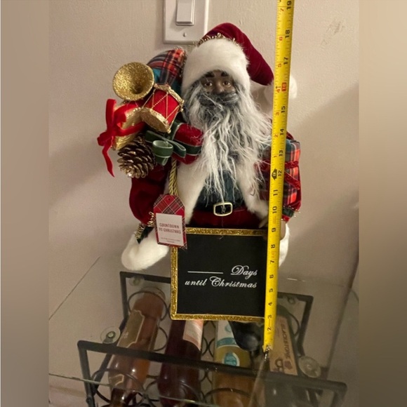 Santa claus with sing to count down to Christmas - Picture 2 of 5